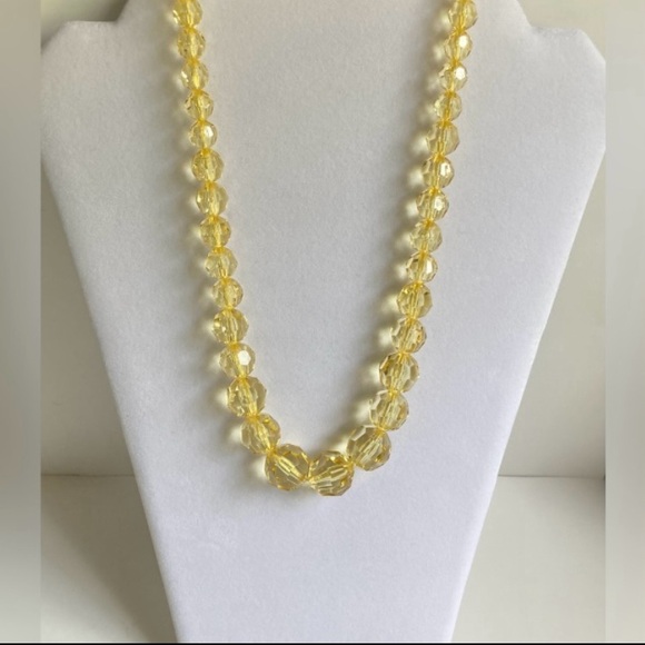 Vintage Yellow Beaded Necklace - Picture 2 of 9